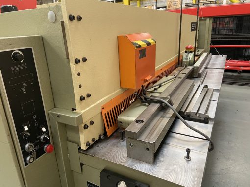 SOLD / Safan VS 310-4 Hydraulic Shear - Image 3