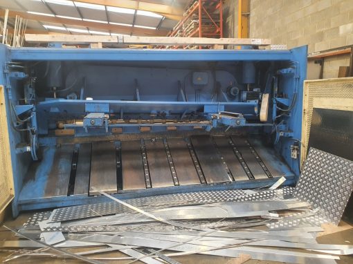 SOLD / Kingsland KTSLX 3013 Hydraulic Shear - Image 3