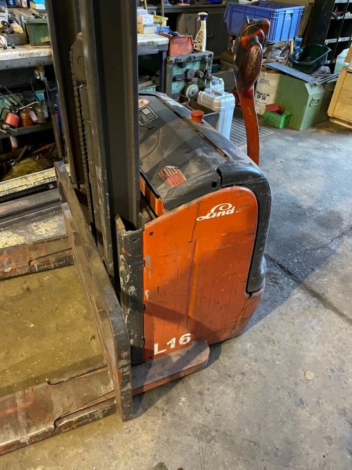 SOLD / Linde L16/372 Electric Stacker / Lift Truck - Image 4