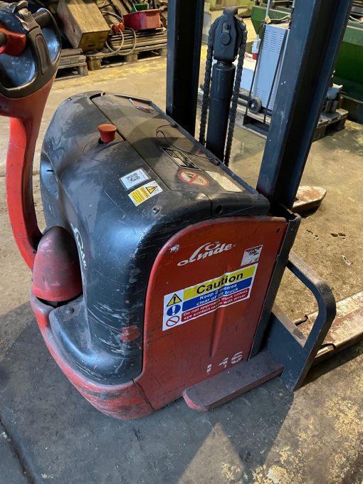 SOLD / Linde L16/372 Electric Stacker / Lift Truck - Image 3