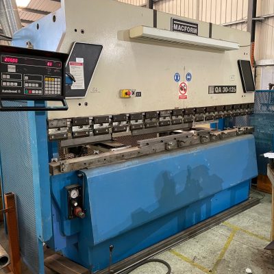 Sold / Macform QA 30-125 Hydraulic Upstroke Pressbrake