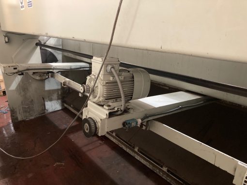 SOLD / Durma DHGM 3013 Hydraulic Guillotine Shear - Image 4