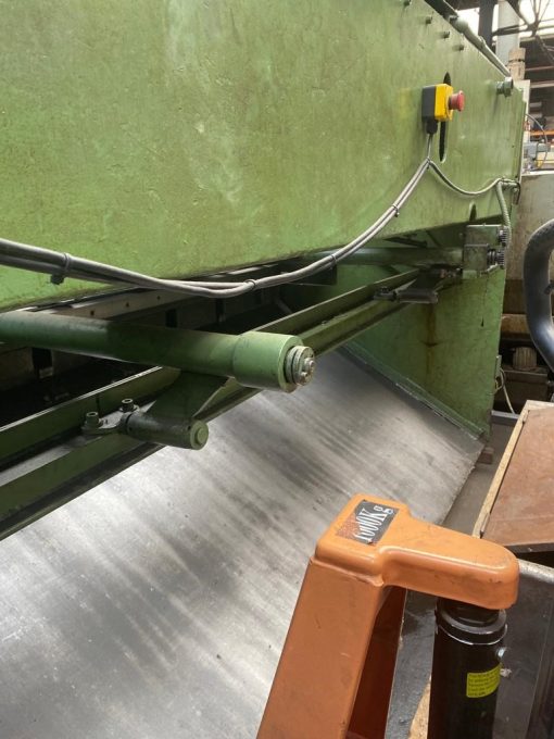 SOLD / Pearson 8' x 1/4" Hydraulic Shear - Image 3