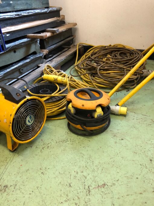 SOLD / Assorted 110volt Lighting & Extension Cables - Image 4