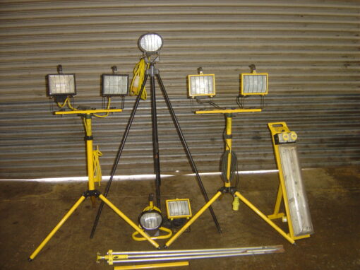 SOLD / Assorted 110volt Lighting & Extension Cables