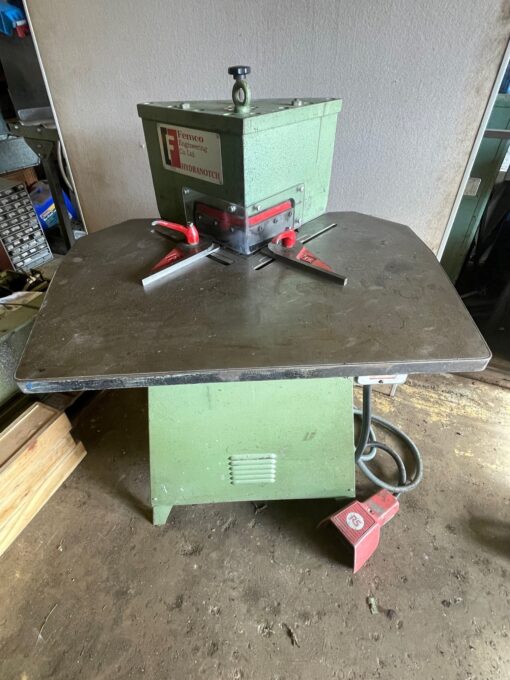 SOLD / Femco HN663 Hydraulic Corner Notcher