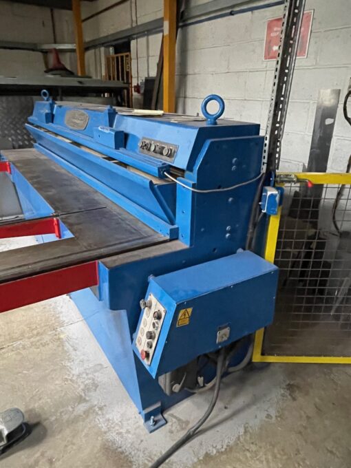SOLD / Edwards Besco Truecut 8/125 Mechanical Shear - Image 4