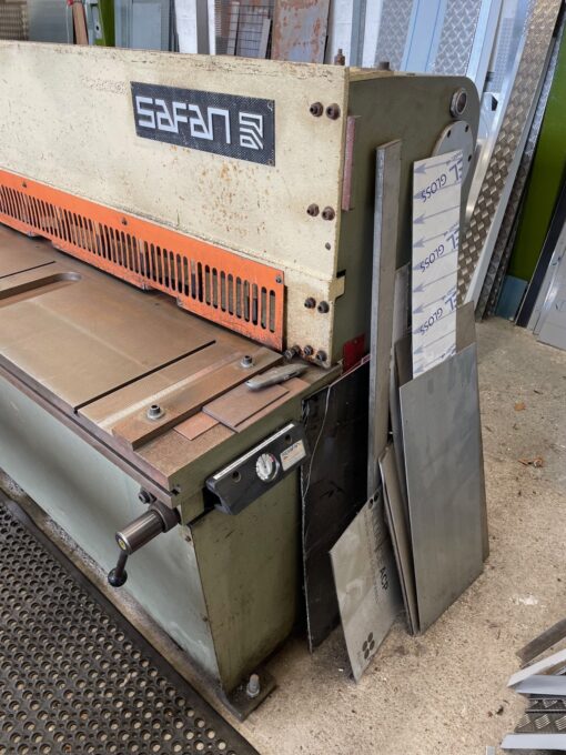 SOLD / Safan VS 255-4 Hydraulic Shear - Image 3